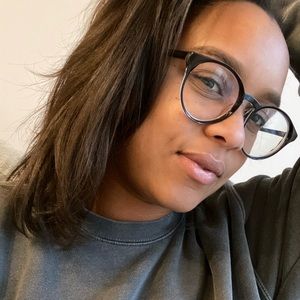 Meet your Posher, Chanel